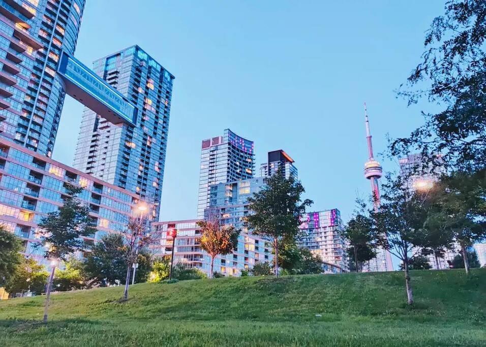 Exquisite Condos By Cn Tower- Dwtown , To Toronto Exterior photo